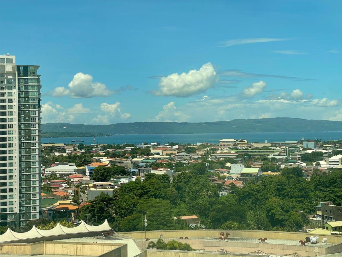 Inspiria Aparthotel Davao Bagian luar foto