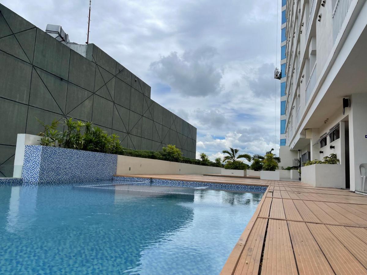 Inspiria Aparthotel Davao Bagian luar foto