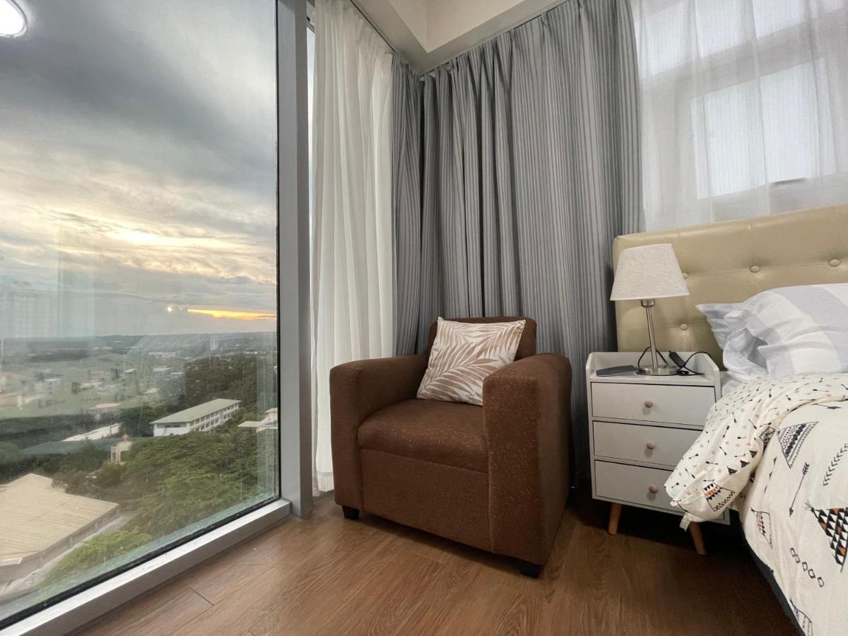 Inspiria Aparthotel Davao Bagian luar foto