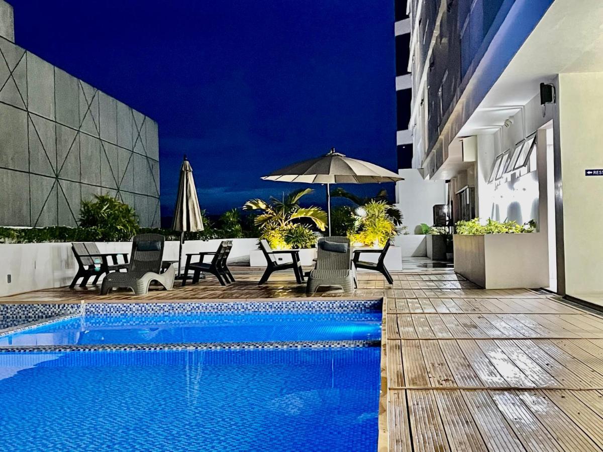 Inspiria Aparthotel Davao Bagian luar foto