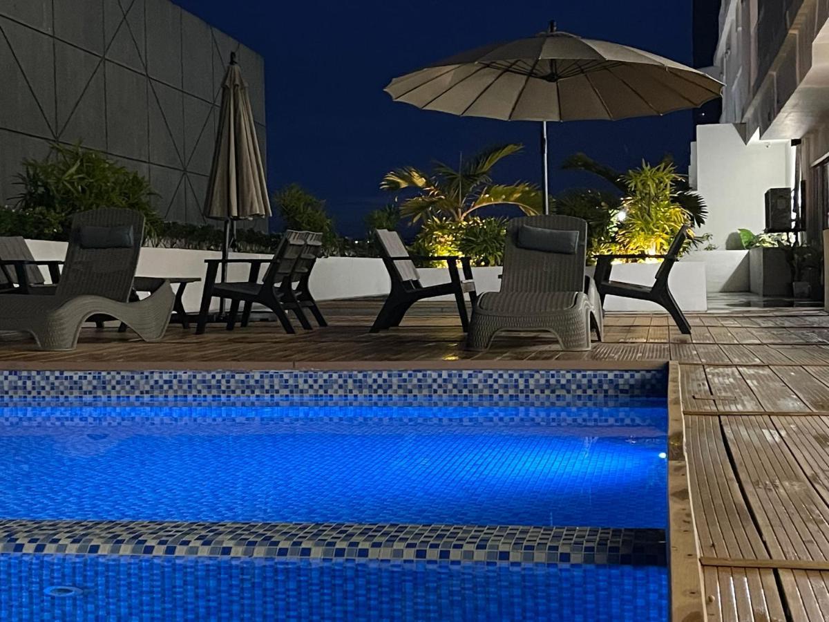 Inspiria Aparthotel Davao Bagian luar foto