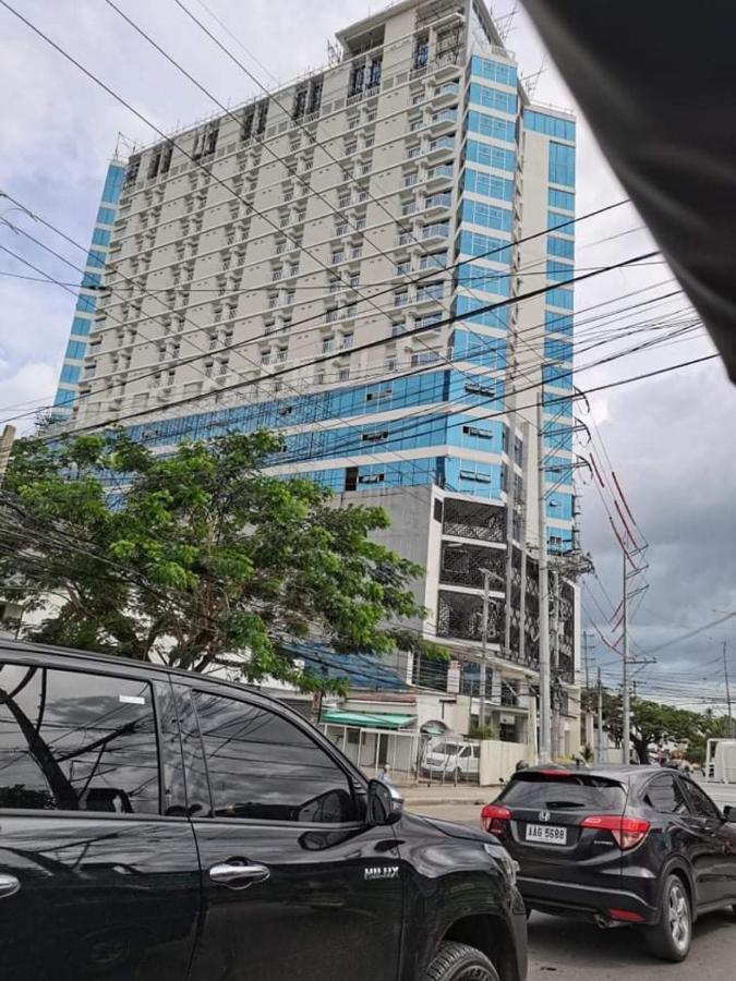 Inspiria Aparthotel Davao Bagian luar foto