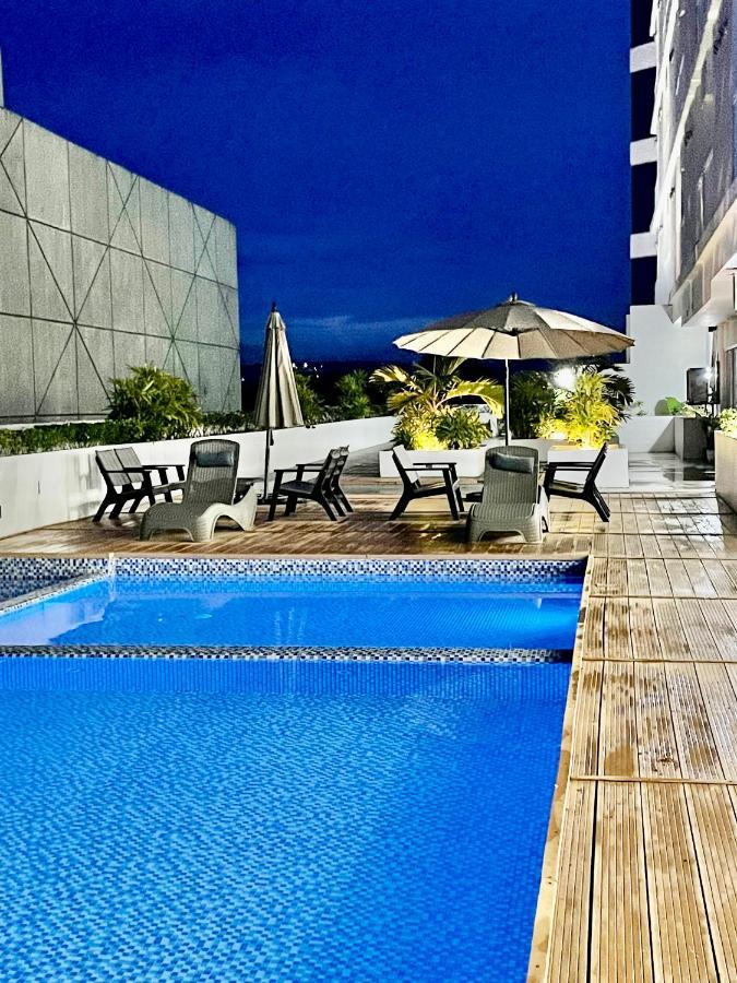 Inspiria Aparthotel Davao Bagian luar foto
